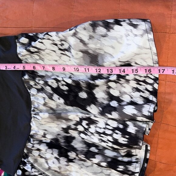 Offline By Aerie Black & Gray Printed Lightweight & Stretchy Women's skirt Size - Picture 6 of 7